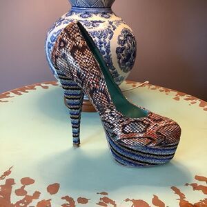 Mona Mia‎ Platform Stilettos 💜💜💜